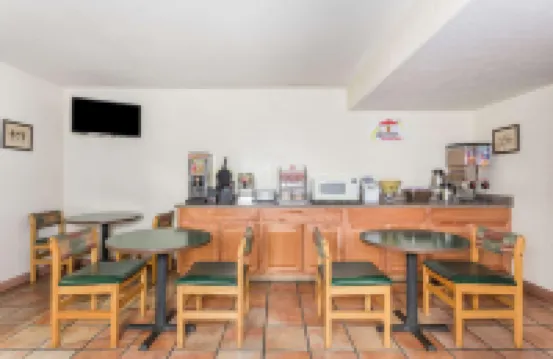 Super 8 by Wyndham Cottonwood Hotels in Cottonwood