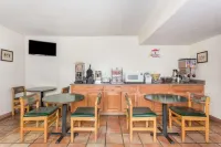 Super 8 by Wyndham Cottonwood Hotels in Cornville