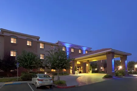 Holiday Inn Express & Suites Davis - University Area