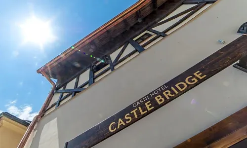 Garni Hotel Castle Bridge