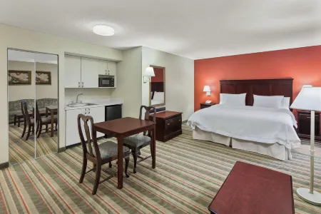 Hampton Inn Richmond-Southwest (Hull Street) Отели рядом с достопримечательностью «Парк Роквуд»