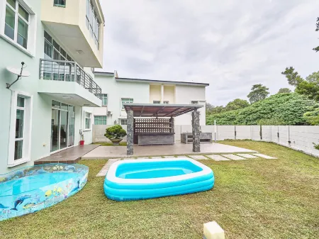 Shamrock Villas Corner or Seaview or Standard Отели рядом с достопримечательностью «Blue Whale Cruise Sdn. Bhd. - Penang»