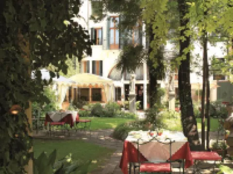 هوتل بالاتزو أباديسا Hotels near كا دورو