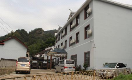 Forest Inn - Housity