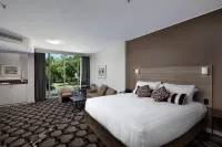 Rydges Canberra, an EVT hotel Hotels in Yarralumla