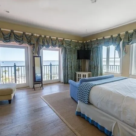 Harborside at Charleston Harbor Resort and Marina