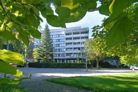 Hak Hotel am Klostersee Отели в г. Зиндельфинген