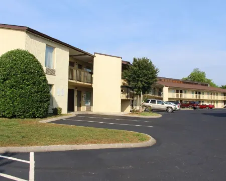 Red Roof Inn & Suites Monroe, NC Hotels in Monroe