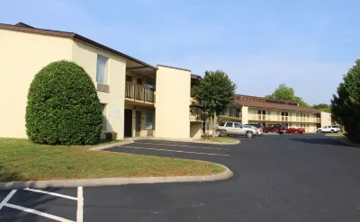 레드 루프 인 & 스위트 먼로 Nc Monroe Country Club 주변 호텔