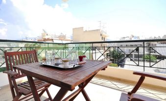 Boutique Acropolis Apartment by Cloudkeys - Just 5 Minutes Walk to Acropolis Museum