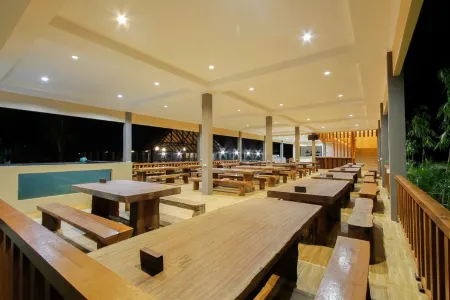 Dayang Resort Singkawang Отели в г. Sedau