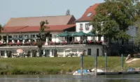 Elbterrassen zu Brambach Hotel dekat Anhalt University of Applied Sciences