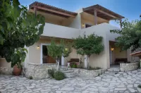 Earino Hotels in Gorgolaini