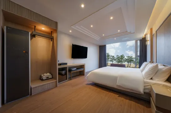 H-AVENUE HOTEL Yeongildae