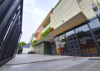 Hadi Park Hotels near al-Akbar National Mosque Surabaya