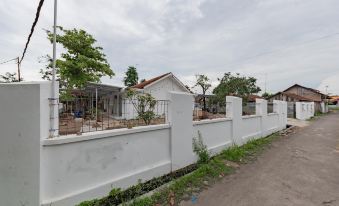 RedDoorz Syariah Near Alun Alun Ciledug Cirebon
