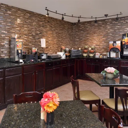 Douglas Inn & Suites