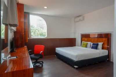 RedDoorz at Hotel Artama Pandanaran Semarang Hotell i Mugassari