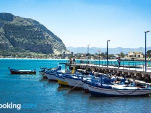 Casetta Vista Mare in Piazza a Mondello