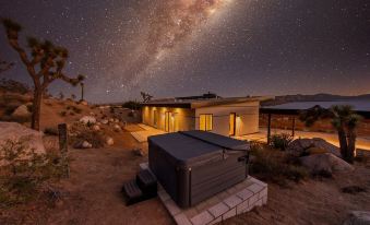 Desert Ridge - Hot Tub, Fire Pit, BBQ, Out Door Shower & Incredi 2 Bedroom Home by RedAwning