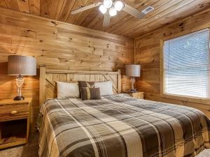 Morning Mist - Beautiful Cabin in the Arts & Crafts Community 2 Bedroom Cabin by Redawning