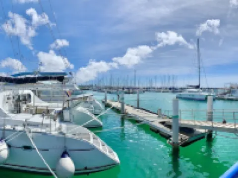 SunSea Okinawa Stunning Ocean View 2Br Sleeps 6 20 Min from Airport 3 Min to Shopping Mall 浦添のホテル