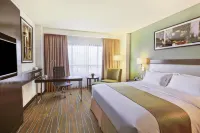 Holiday Inn & Suites MAKATI by IHG