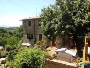 Stunning 1-Bed House in Castel Cellesi Italy