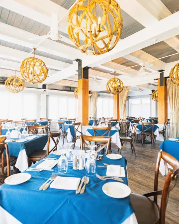 Danfords Hotel & Marina Отели рядом с достопримечательностью «Поквотт Бич Фронт»