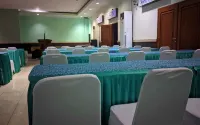 Zamrud Hotel & Convention - 3-Star