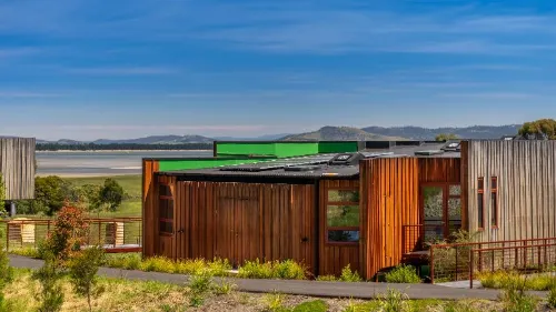 Iron Creek Bay Estate Hotels in Carlton
