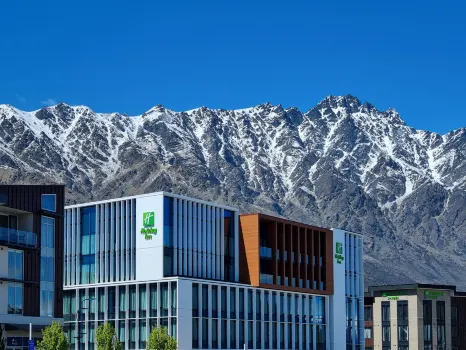 Holiday Inn Queenstown Remarkables Park, an IHG Hotel โรงแรมใกล้สนามบินควีนส์ทาวน์