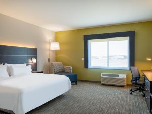 Holiday Inn Express & Suites Watertown