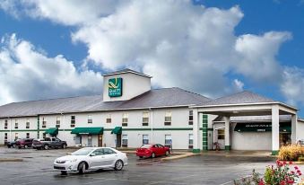 Quality Inn & Suites South-Obetz - Housity