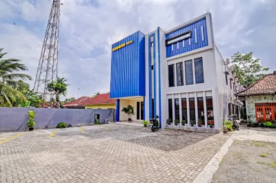 Hotel Andono Near Yia Mitra RedDoorz فنادق في Temon Kulon