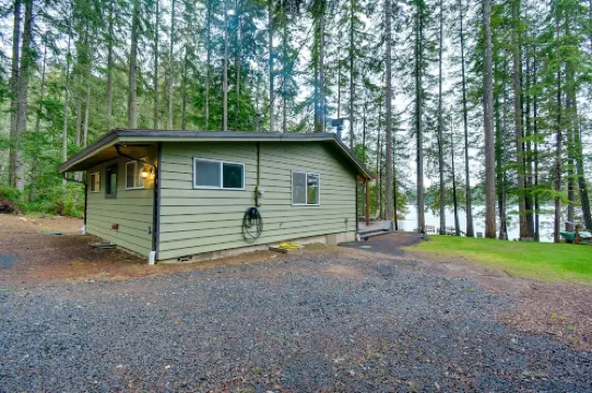 Bremerton Vacation Rental w/ Hot Tub & Lake Access