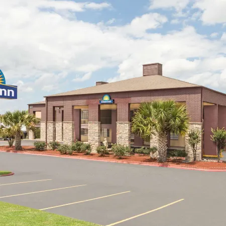 Days Inn by Wyndham College Station University Drive