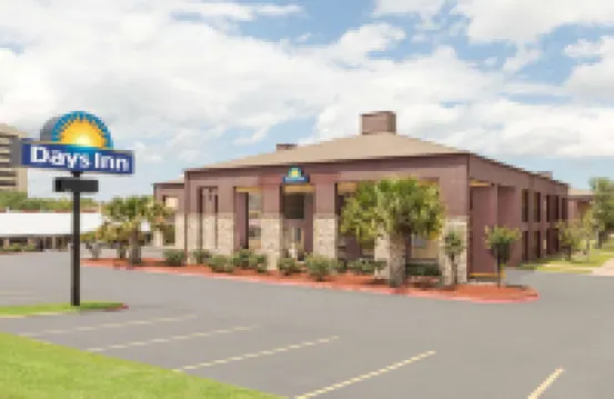 Days Inn by Wyndham College Station University Drive