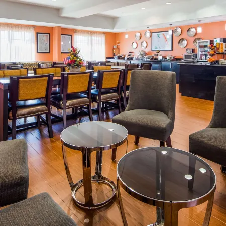 Best Western Plus Barsana Hotel & Suites Отели рядом с достопримечательностью «Торговый центр "Кроссроудз"»