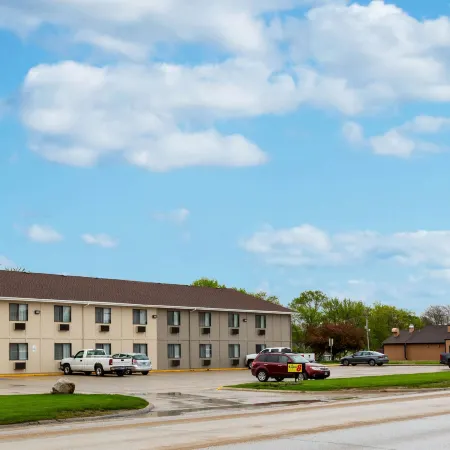 Super 8 by Wyndham Storm Lake