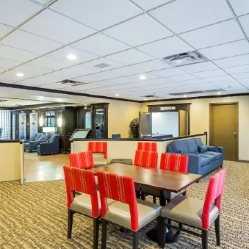 Comfort Inn Downtown Отели рядом с достопримечательностью «Станция метро "Тауэр-сити - Паблик-сквер"»
