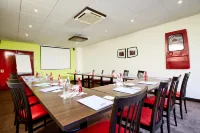 Enzo Hotels Reims Tinqueux by Kyriad Direct Hotels in Saint-Brice-Courcelles