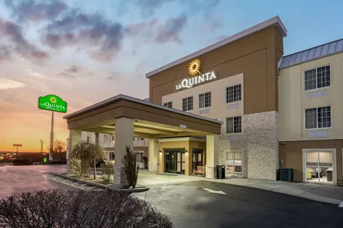 La Quinta Inn & Suites by Wyndham Knoxville North I-75 Hotels in Knox County