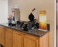 Quality Inn Near Northtown Mall & National Sports Center - Frühstück