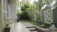 Alas Djati Guest House - 1 rumah Hotels near Eramart Bontang 2
