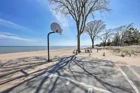 'Ania's Retreat' w/ Deck: Walk to Lake Michigan! - Pet friendly