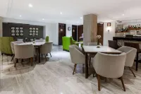 Ramada Plaza by Wyndham Leon - Family