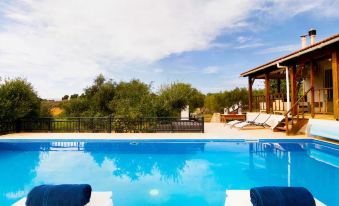 Beautiful Villa Near Sea in Epano Sisi