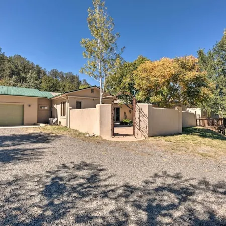 'Doc's Retreat' in Ruidoso Downs w/ Mtn Views