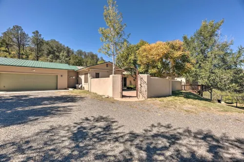 'Doc's Retreat' in Ruidoso Downs w/ Mtn Views - Wifi